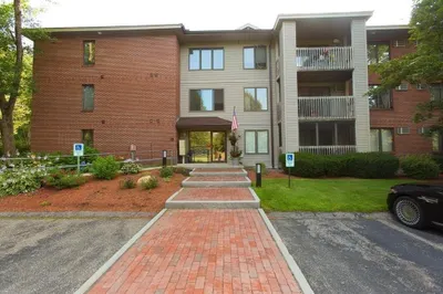 300 Candlewood Park #32 1