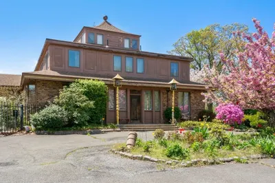 302 Maple Street 1