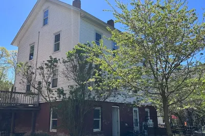 32-34 East Ct
