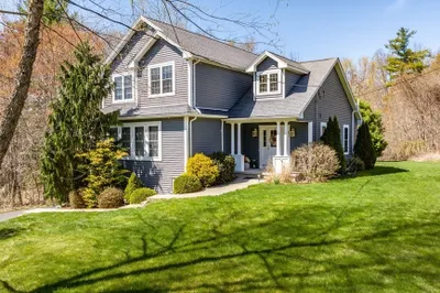 42 Sheffield Dr 1