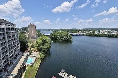 65 Lake Ave #808 1