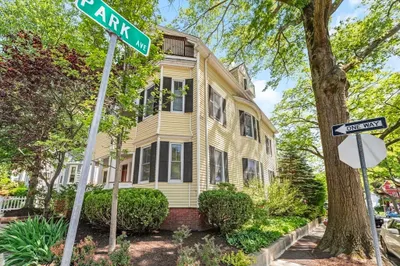 85 Holworthy St #85