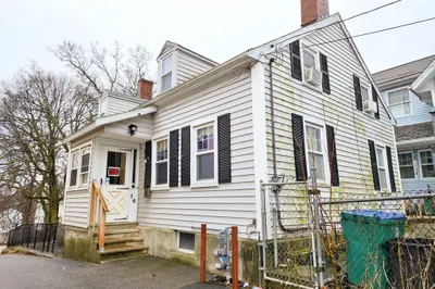16 Marsh St