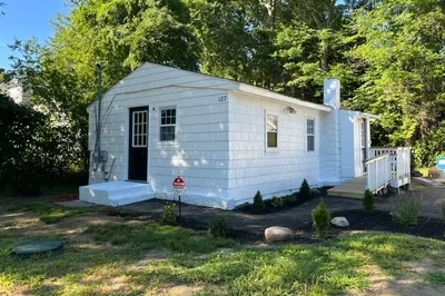 127 Taunton Ave 1