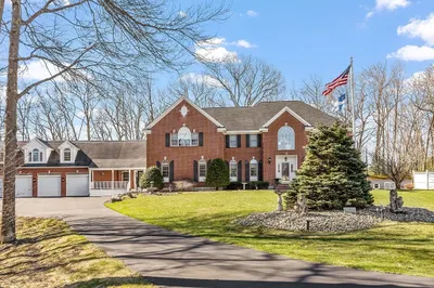 5 Twin Oaks Dr