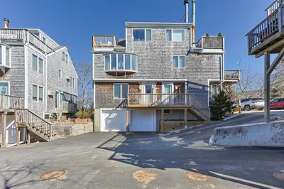 4 Willow Dr #3