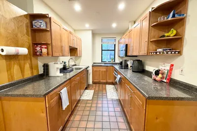 96 Gainsborough Street #103W