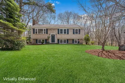 320 Braggs Ln 1