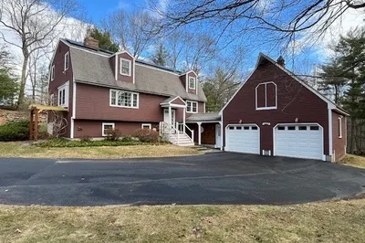 9 Cyndy Ln 1