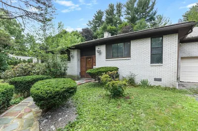 14 Ellis Dr