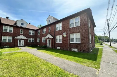 902 Main St #1L