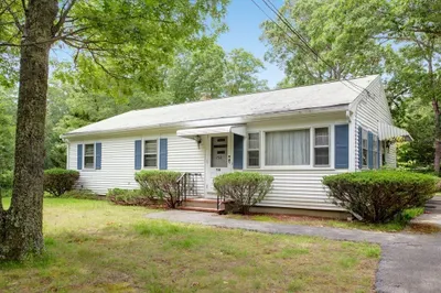 758 Carriage Shop Rd 1