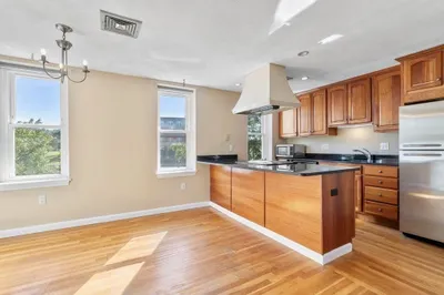37 Essex Street #2