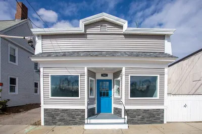 562 Washington St 1