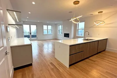 726 E 8th Street #3