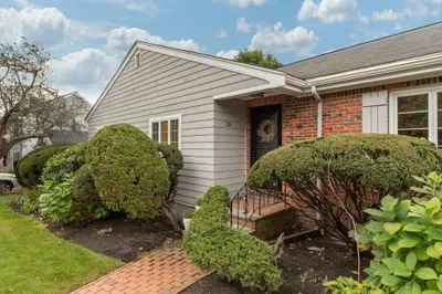 25 Longley Ave 1
