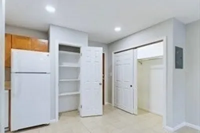 445 Pleasant St #26 1
