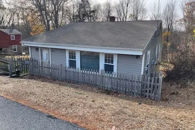 442 Henshaw St 1