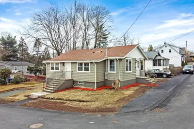 87 Arborway Dr