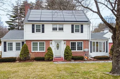66 Hermitage Dr 1