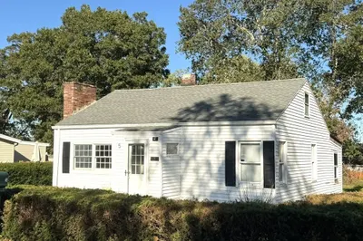 5 Lucie Avenue 1