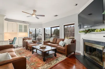 38 Shipway Place #38