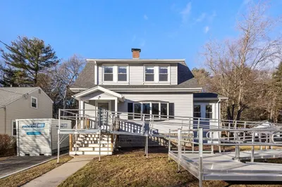 87 Swan Ave 1