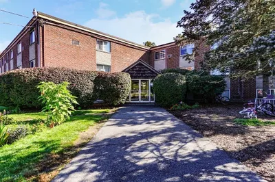 15 Weld St #73