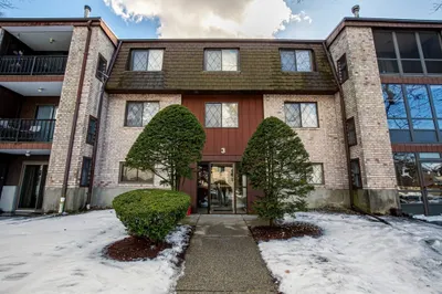 3 Greenbriar Dr #106 1