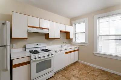 361 Washington St #2L