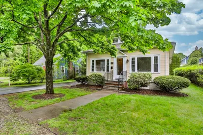 17 Meriam St