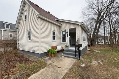 448 Pleasant St