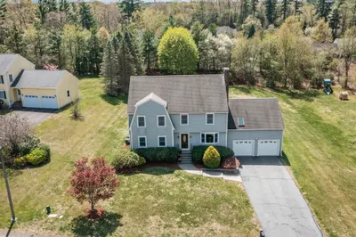 7 Heritage Ln