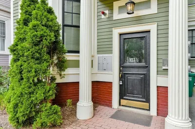 107 1/2 Inman St #2