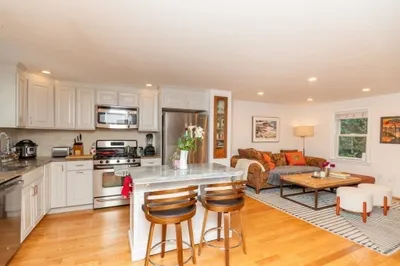 `10 Noble Ct #1
