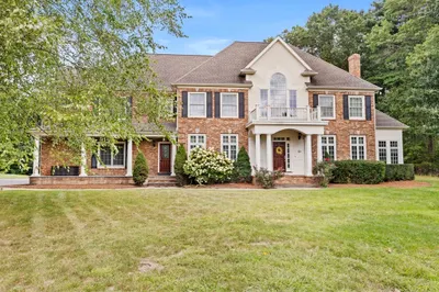 21 Crosswoods Path