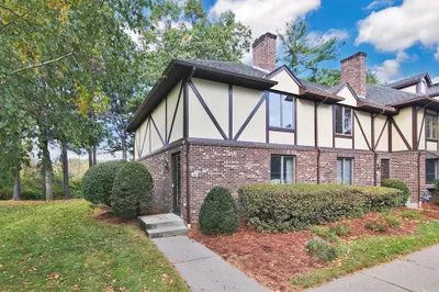 4 MAnsion Woods Dr #A 1