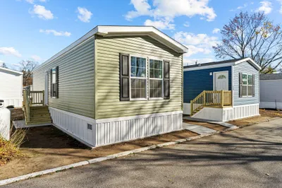548 Kenyon Ave #27