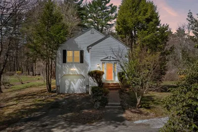 379 Bay Rd