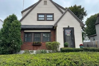 727 Commercial St 1