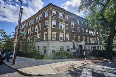 86 Buckingham St #32 1