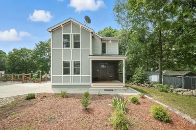 42 Oak St East 1