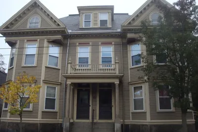 85 Essex St #3 1