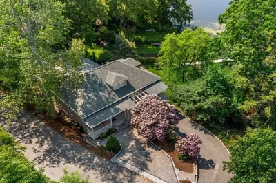 259 Lake Dr 1