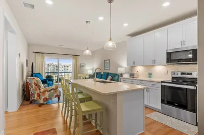 260 Martin's Landing #402