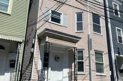 136 Saratoga St #2 1