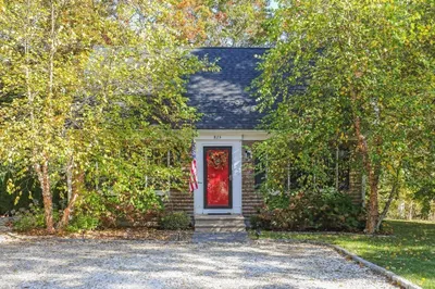 825 Cotuit Rd