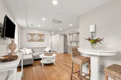 8 Hale Street #1