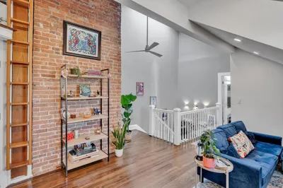 18 Sunset St #4