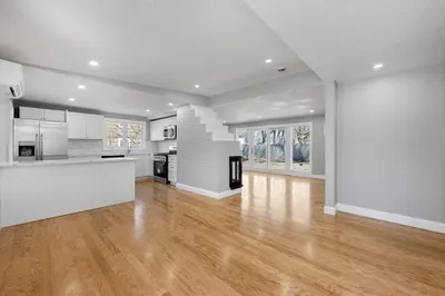 109 Hastings St 1